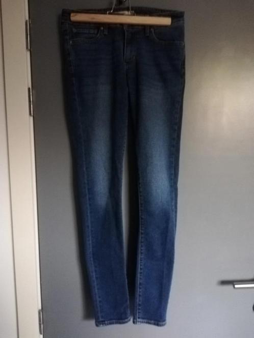 Nieuwe Levi's jeans 711 skinny W27L32, Kleding | Dames, Broeken en Pantalons, Nieuw, Blauw, Lang, Ophalen of Verzenden