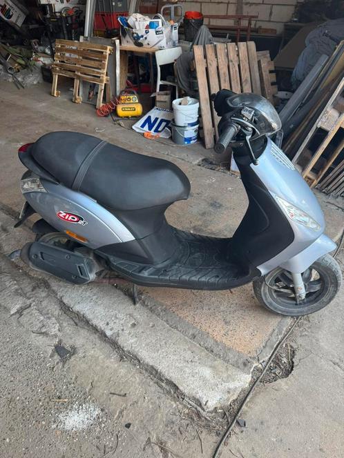 Piaggio zip 2t, Fietsen en Brommers, Scooters | Piaggio, Zip, Ophalen