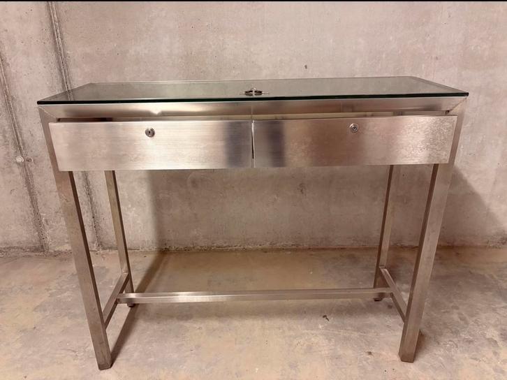 RVS design tafel met glazen blad en opbergruimte industrieel, Huis en Inrichting, Tafels | Sidetables, Zo goed als nieuw, Glas