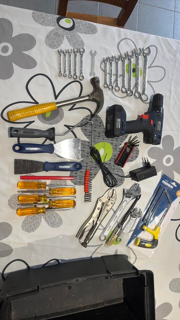 Gereedschap met vijsmachine en werkoffer, Ophalen, Gebruikt