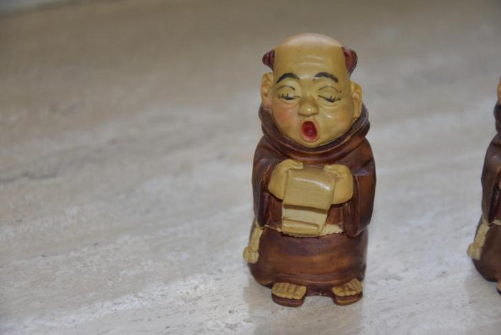 Abbaye parade, zingende biddende monnik, Verzamelen, Beelden en Beeldjes, Verzenden