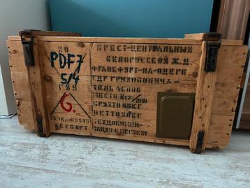 Houten kist beschikbaar voor biedingen