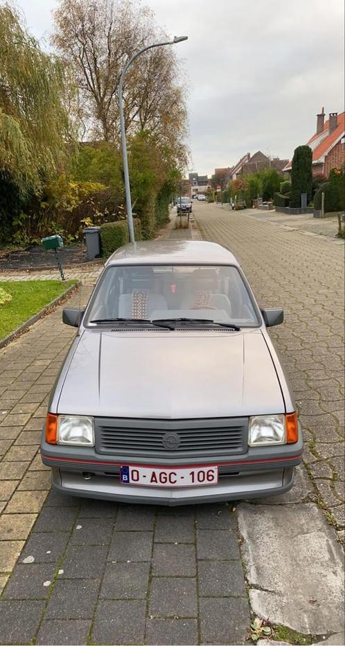 Opel Corsa A 1990 oldtimer, Autos, Oldtimers & Ancêtres, Particulier, Opel, Essence, Hatchback, 5 portes, Boîte manuelle, Argent ou Gris