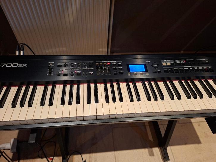 Piano numérique ROLAND RD-700 sx, Musique & Instruments, Pianos, Comme neuf, Piano, Noir, Digital, Enlèvement