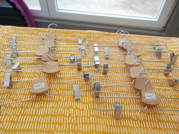 kleerhangers beschikbaar voor biedingen