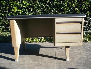 stevige vintage industriële bureau Sclessin