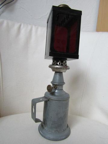 Formidable  lampe type Pigeon -Junius pour chambre noire