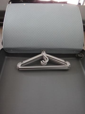 Valise Samsonite disponible aux enchères