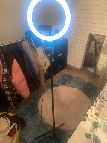 Lampe  beschikbaar voor biedingen