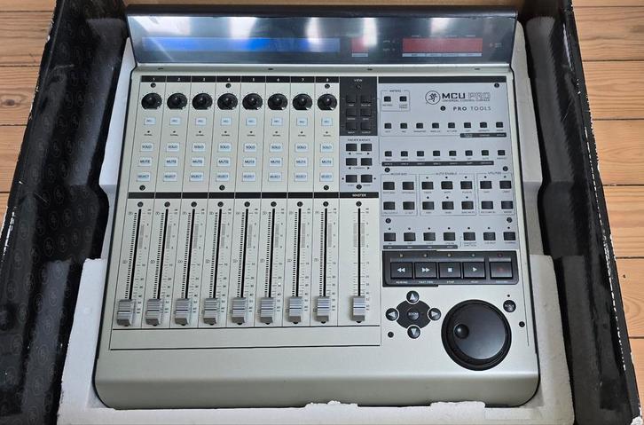 Mackie MCU Pro – Surface de contrôle DAW, TV, Hi-fi & Vidéo, Appareils professionnels, Enlèvement