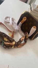 Elegante bruine handtas met sjaal en schouderriem, Ophalen of Verzenden, Nieuw, Bruin, Handtas