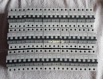 Vynckier EP32 C 16A 3000-3 bipolaire stroomonderbrekers beschikbaar voor biedingen