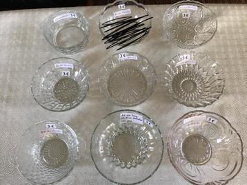 8 glazen schalen aan 3 euro per schaal beschikbaar voor biedingen