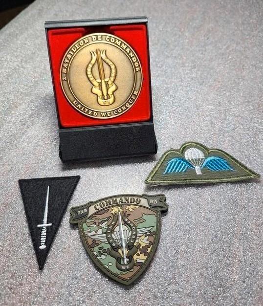 Para Commando Coin & badge 2Cdo United We Conquer, Verzamelen, Militaria | Algemeen, Embleem of Badge, Ophalen of Verzenden