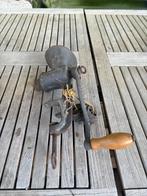 Vlees molen antiek, Ophalen