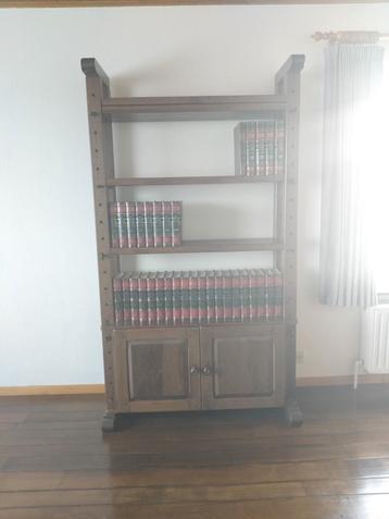 Boekenkast beschikbaar voor biedingen