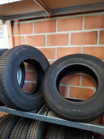 2 goede 14 duims banden 205/70R14.  beschikbaar voor biedingen