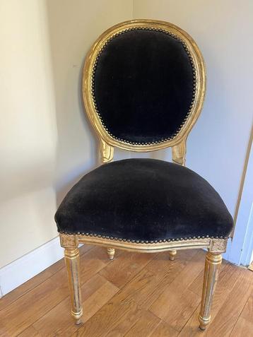 2 vintage stoelen beschikbaar voor biedingen