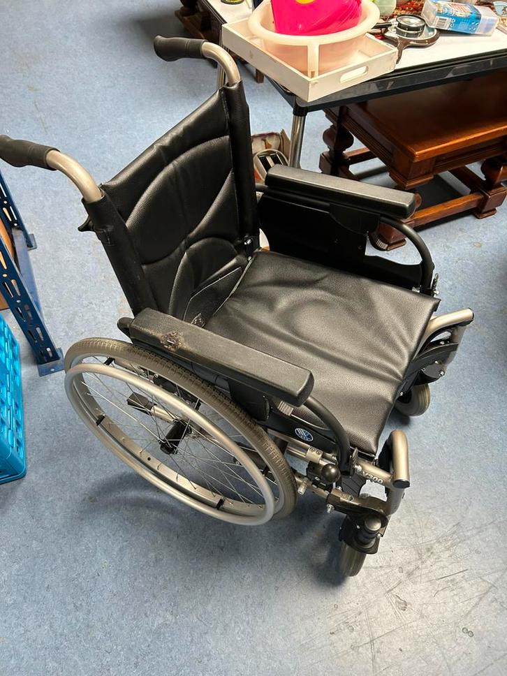 Luxe Vermeiren V300 Rolstoel – Lederen Bekleding – Comfort, Diversen, Rolstoelen, Zo goed als nieuw, Inklapbaar, Ophalen of Verzenden