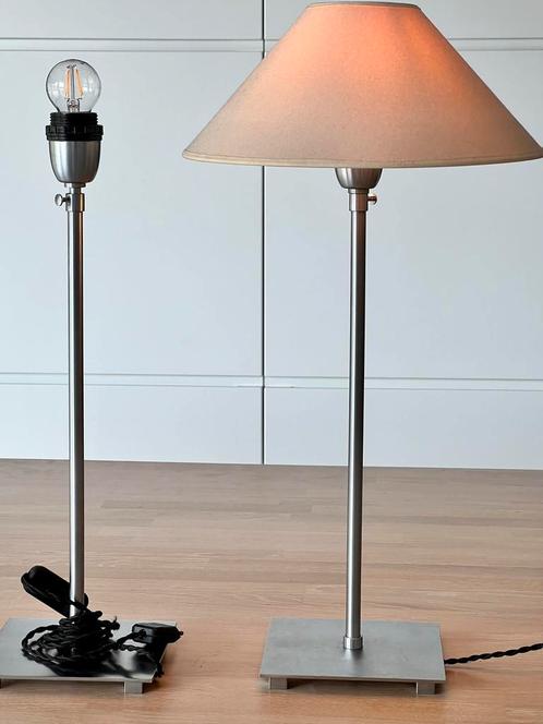 2 lampadaires Stéphane Davidts aluminium brossé, ajustables, Maison & Meubles, Lampes | Lampes de table, Utilisé