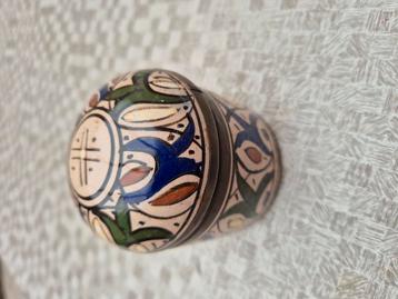 Vintage ceramische pot met deksel  beschikbaar voor biedingen