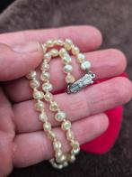 Mooie vintage parelketting met zilverkleurige slot, Handtassen en Accessoires, Kettingen, Ophalen of Verzenden, Zo goed als nieuw