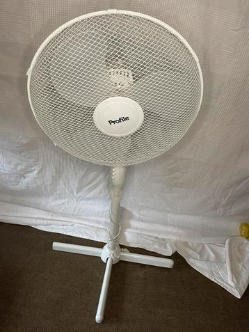 Staande ventilator wit beschikbaar voor biedingen
