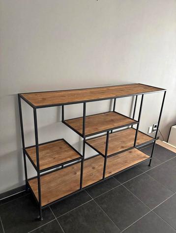 Decoratiekast / boekenkast beschikbaar voor biedingen