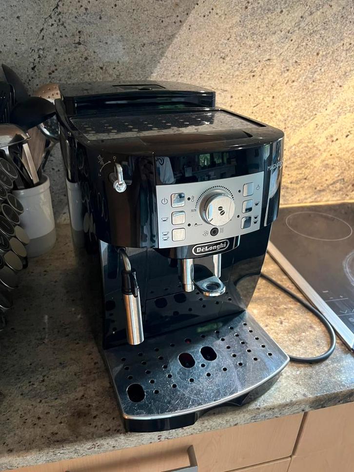 De’Longhi Magnifica S – Volautomatische Espressomachine, Elektronische apparatuur, Koffiezetapparaten, Zo goed als nieuw, Gemalen koffie