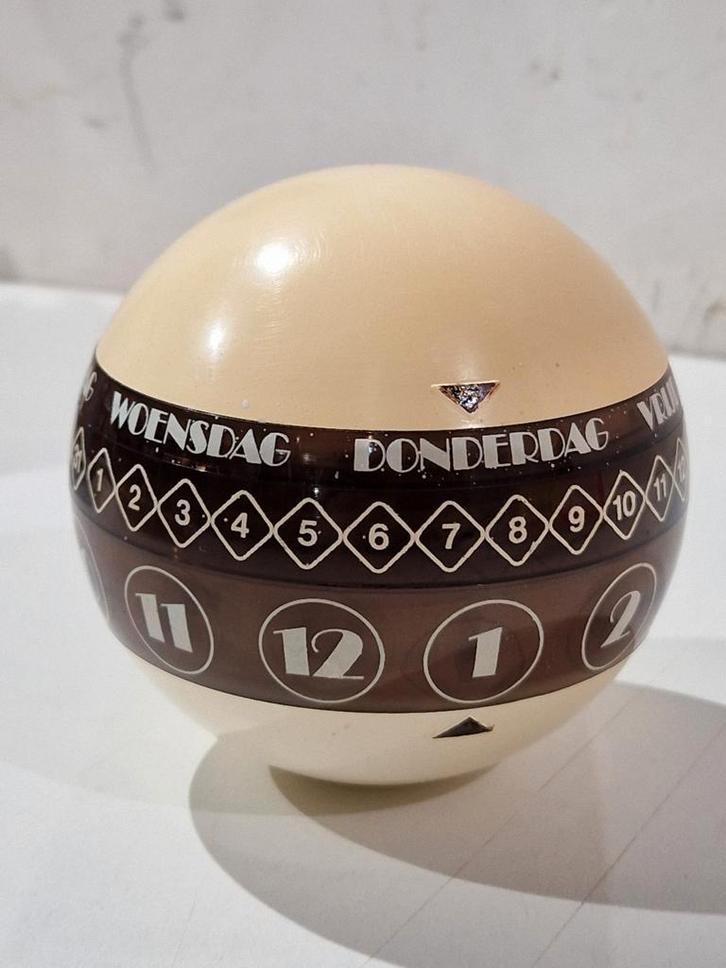 Space age design ,  eeuwig durende kalender ,bbol vorm, Antiquités & Art, Art | Objets design, Enlèvement ou Envoi