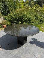 Granieten tafel, Ophalen