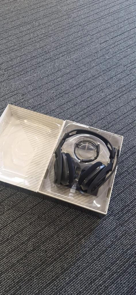 Nieuw Astro A50 gen 4 game headset tekoop, Computers en Software, Headsets, Nieuw, Over-ear, Draadloos, Gaming headset, Inklapbare microfoon