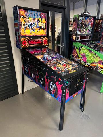 Magnifique flipper Stern Kiss Pinball 