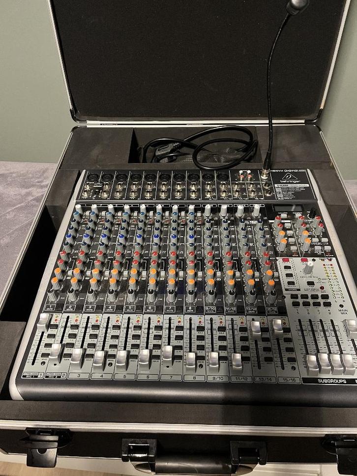 Table de mixage Berhinger Xenyx 2442, Musique & Instruments, Tables de mixage, Comme neuf, 10 à 20 canaux, Entrée micro, Enlèvement