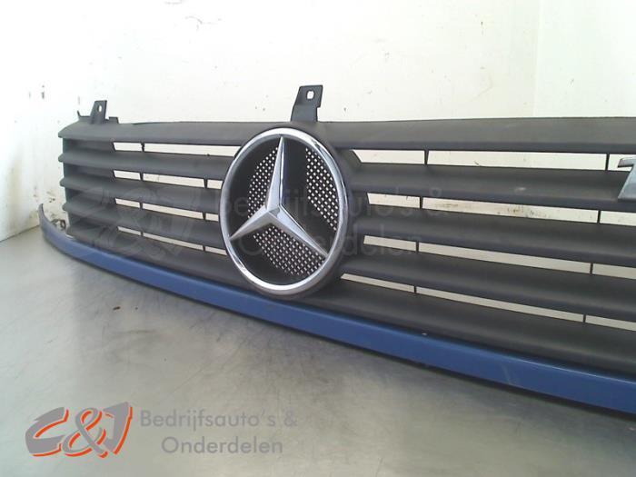 Grille van een Mercedes Vito, Auto-onderdelen, Carrosserie, Mercedes-Benz, Gebruikt, 3 maanden garantie, Ophalen of Verzenden