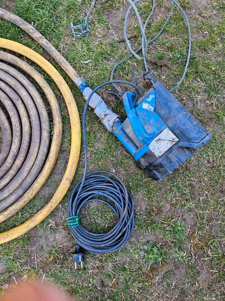 Dompelpomp TALLAS Inclusief 12 m zuigslangen gebruikt, Tuin en Terras, Waterpompen, Dompelpomp, Ophalen