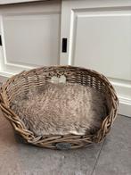 Designed by Lotte rieten hondenmand, Dieren en Toebehoren, Ophalen, Zo goed als nieuw