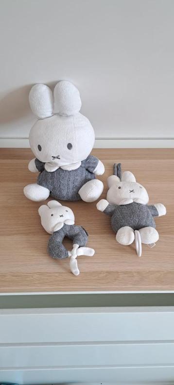 Set Nijntje donkergrijs gebreid beschikbaar voor biedingen