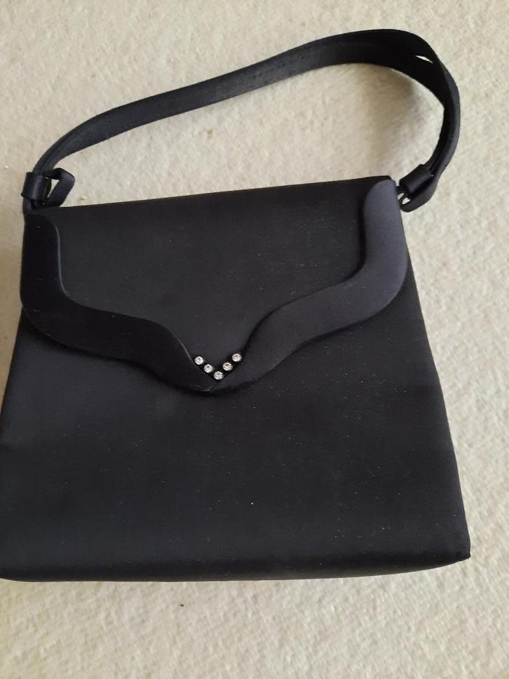zwart avond/ceremonie handtasje, Handtassen en Accessoires, Tassen | Damestassen, Zo goed als nieuw, Avondtasje, Zwart, Ophalen of Verzenden