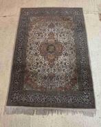 Vintage versleten Perzisch handgeknoopt tapijt 190/124, Antiek en Kunst, Antiek | Tapijten, Tafelkleden en Textiel, Ophalen of Verzenden