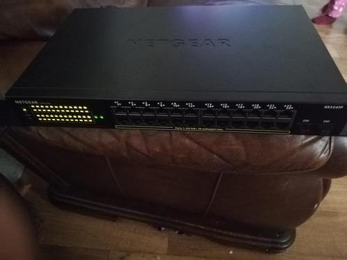 Netgear GS324TP Managed Gigabit Ethernet Power, Telecommunicatie, Datacommunicatie en VoIP, Zo goed als nieuw, Accessoires, Ophalen