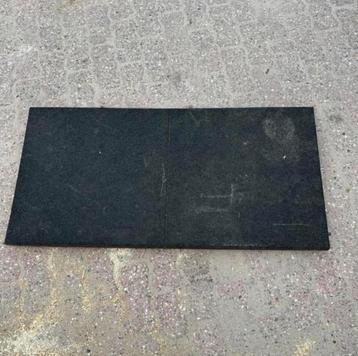 Rubberen tegels matten 5cm dik ongeveer 9m2 beschikbaar voor biedingen