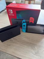 Nintendo Switch rood/blauw, Games en Spelcomputers, Switch 2019 Upgrade, Met 2 controllers, Ophalen of Verzenden, Gebruikt
