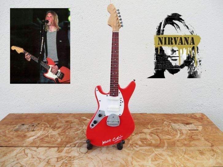 GITAAR FENDER JAG-STANG VAN KURT COBAIN - NIRVANA - SIGNED, Verzamelen, Muziek, Artiesten en Beroemdheden, Nieuw, Instrument of Accessoires