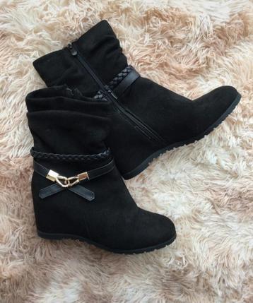 Dames laarzen  beschikbaar voor biedingen