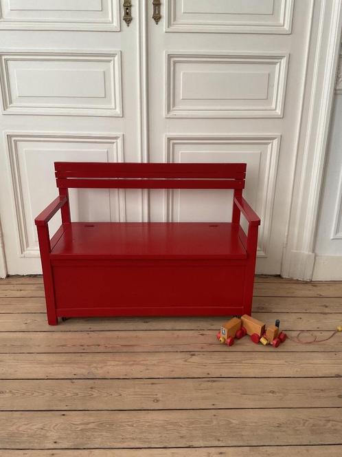 Vintage rode kinderbank op wielen, Kinderen en Baby's, Kinderkamer | Tafels en Stoelen, Gebruikt, Ophalen