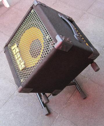 Vloerstand amp, speaker beschikbaar voor biedingen