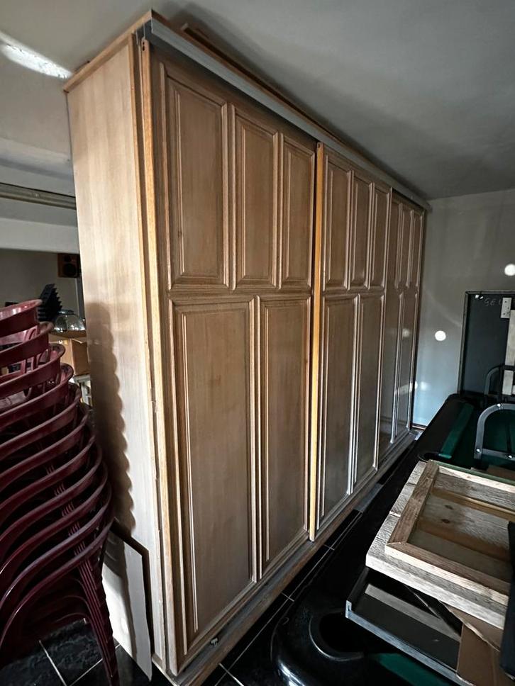 Gratis kleerkast 2m95x2m33x0,6m, Huis en Inrichting, Kasten | Kleerkasten, Gebruikt, 200 cm of meer, 200 cm of meer, 50 tot 75 cm