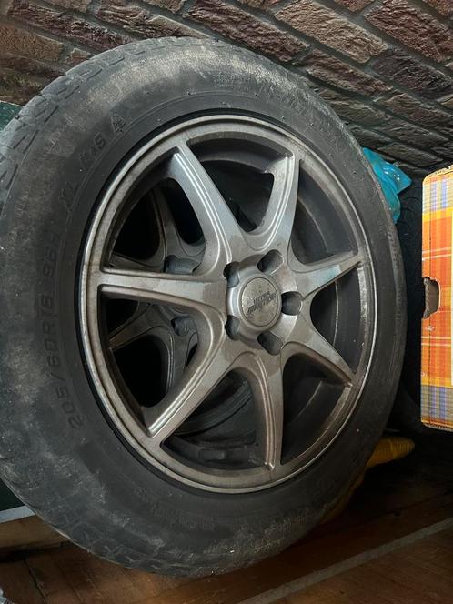 Jantes alliage avec pneus hiver 205/60r16, Auto-onderdelen, Banden en Velgen, Banden en Velgen, Winterbanden, 16 inch, 205 mm
