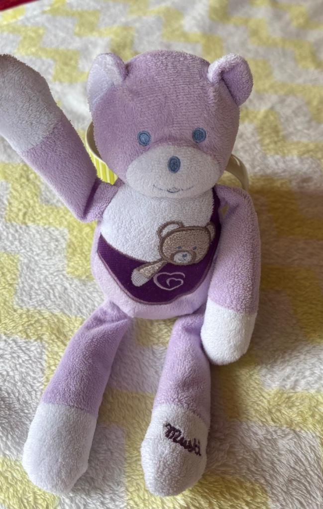 Adoptez Musti, le petit ours de Mustela, Kinderen en Baby's, Speelgoed | Knuffels en Pluche, Zo goed als nieuw, Beer, Ophalen of Verzenden